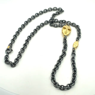 Alishan: Black and Gold Chain