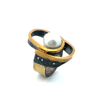 Marco Borghesi: South Sea Pearl Sculptural Ring